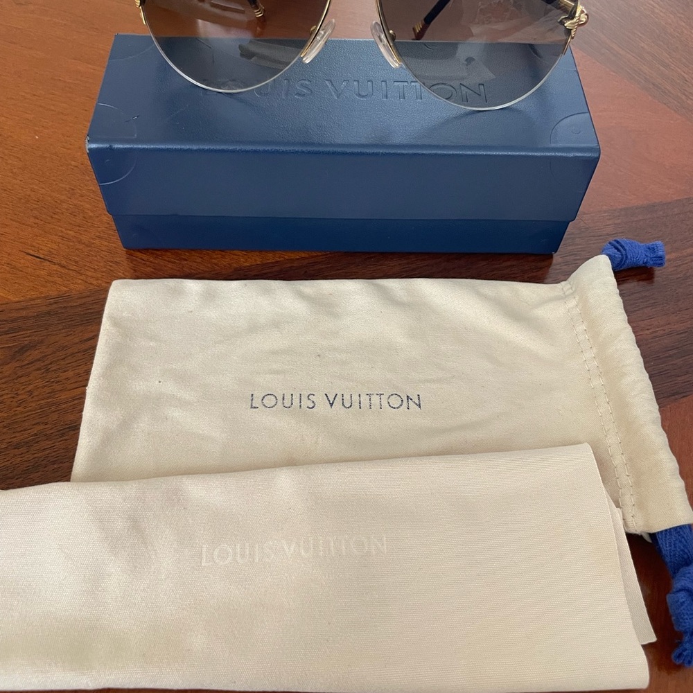 Louis Vuitton Aviator Viola sunglasses Used